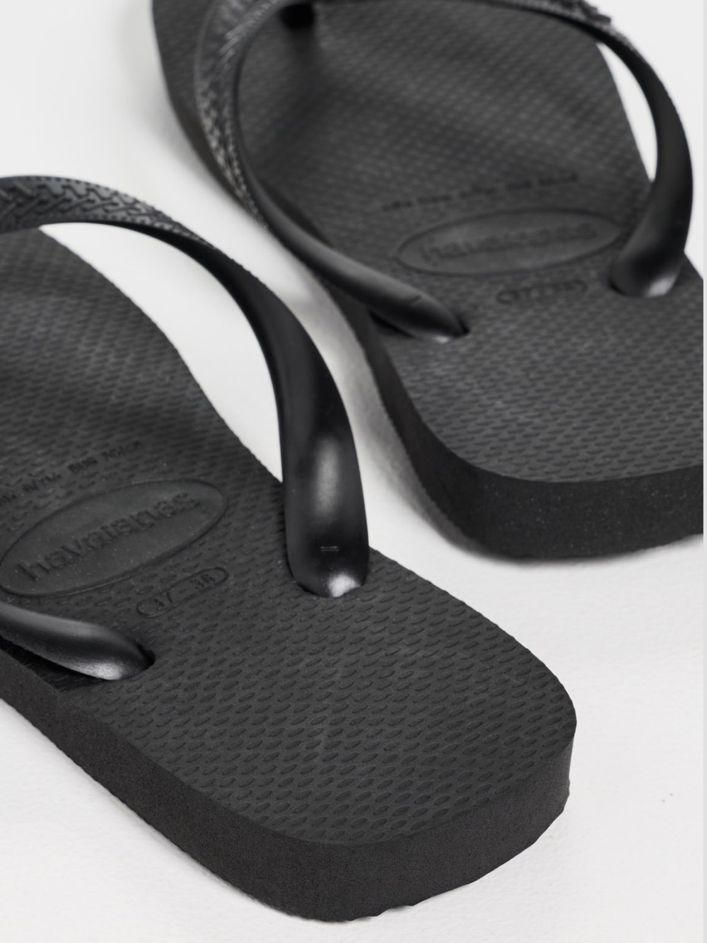 NWT Havaianas Black Classic Top Flip Flops 37/38 - Picture 2 of 5